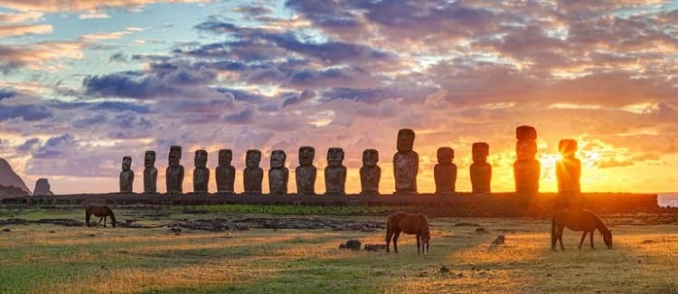 Почему остров Пасхи так называется
